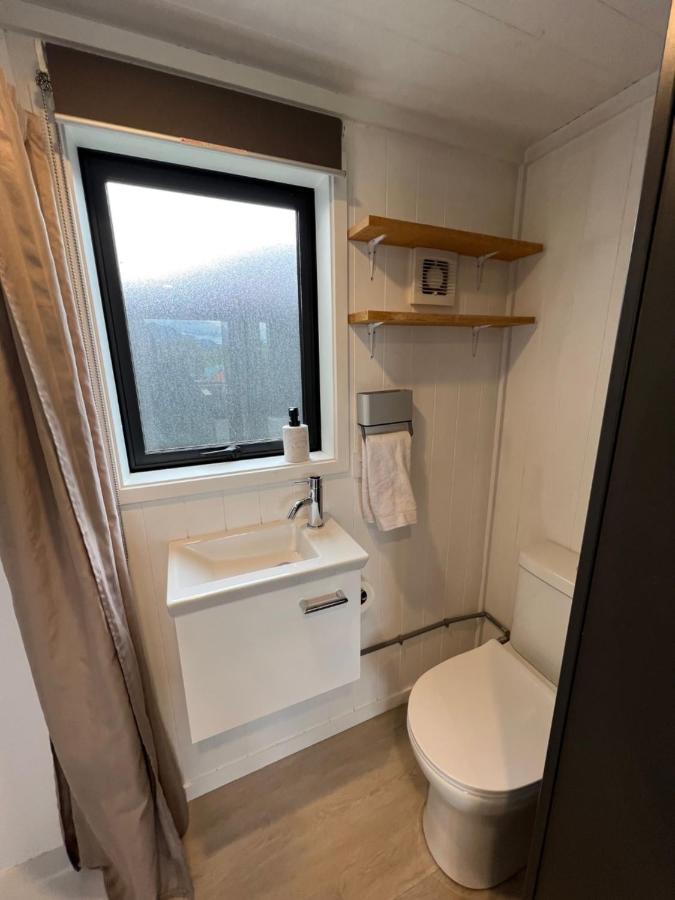 Apartamento Tiny House With Mountain Views, Indoor And Outdoor Fire, Private Courtyard Garden Wanaka Exterior foto