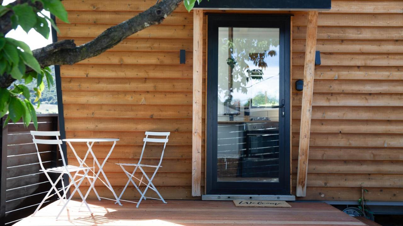 Apartamento Tiny House With Mountain Views, Indoor And Outdoor Fire, Private Courtyard Garden Wanaka Exterior foto